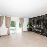 3 Bedroom Gorgeous In Kastel Novi *