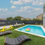3 Bedroom Gorgeous In Kastel Novi Vikendica