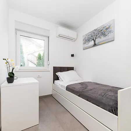 3 Bedroom Gorgeous In Kastel Novi Casa de Férias Kaštela