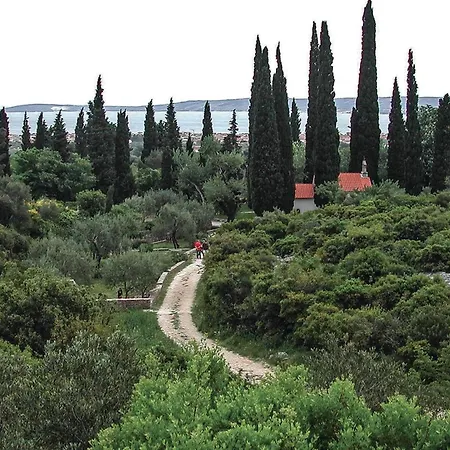 Dom wakacyjny 3 Bedroom Gorgeous In Kastel Novi