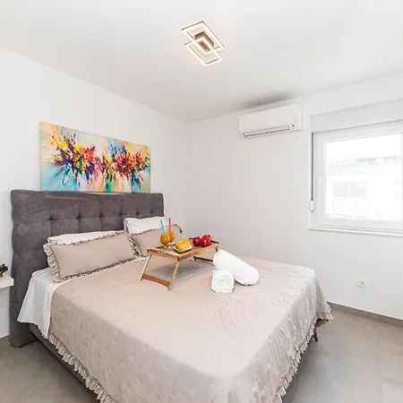 3 Bedroom Gorgeous In Kastel Novi Dom wakacyjny *