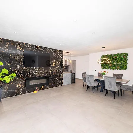 3 Bedroom Gorgeous In Kastel Novi Kaštela