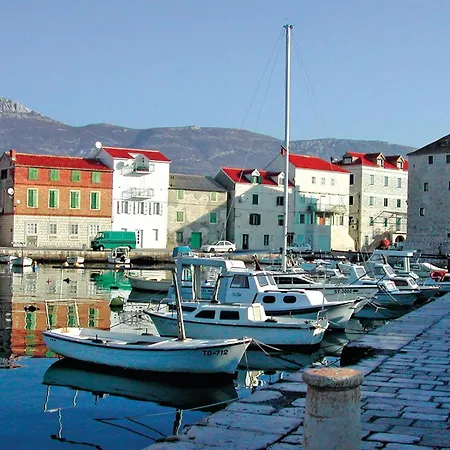 Dom wakacyjny 3 Bedroom Gorgeous In Kastel Novi *
