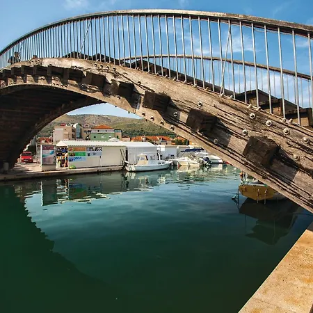 3 Bedroom Gorgeous In Kastel Novi Dom wakacyjny